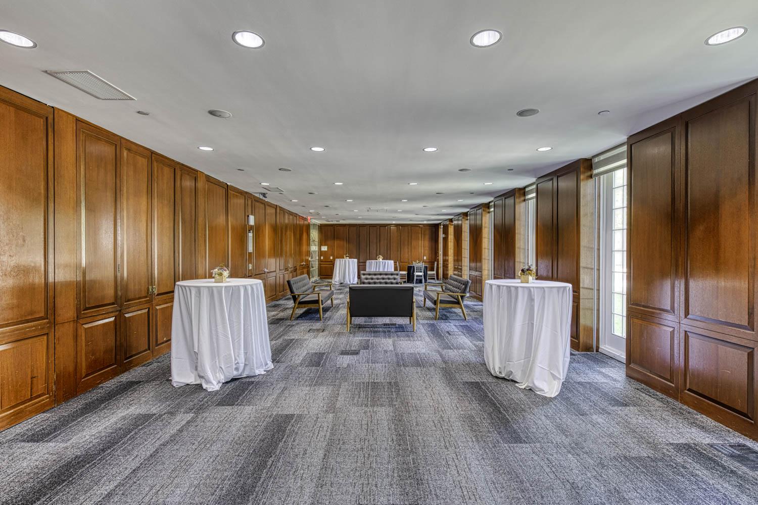 Crist Set Reception Style