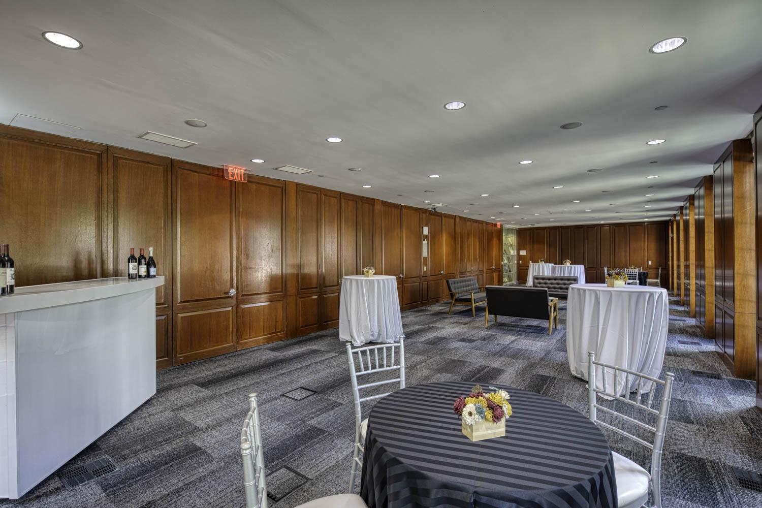 Crist Set Reception Style
