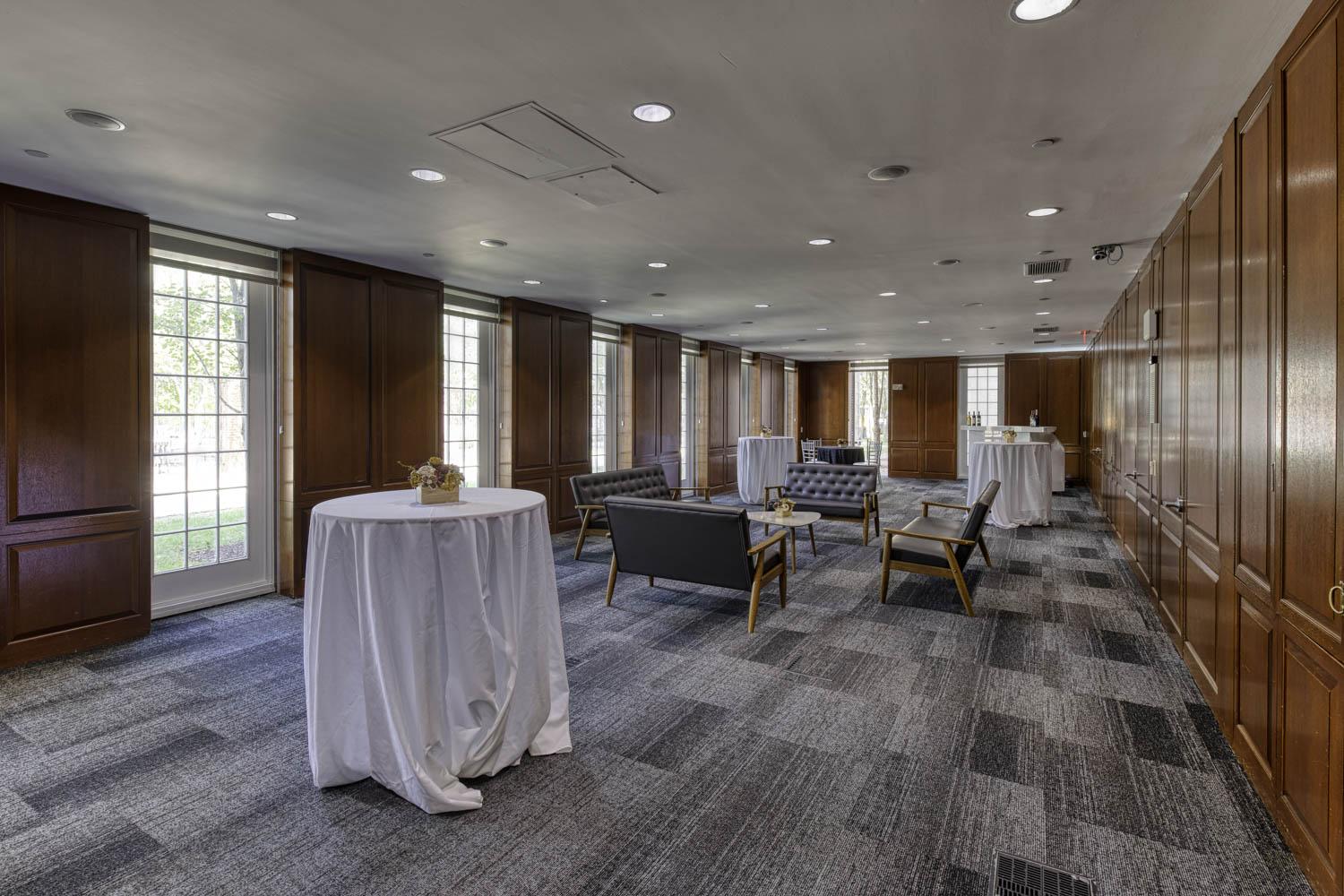 Crist Set Reception Style
