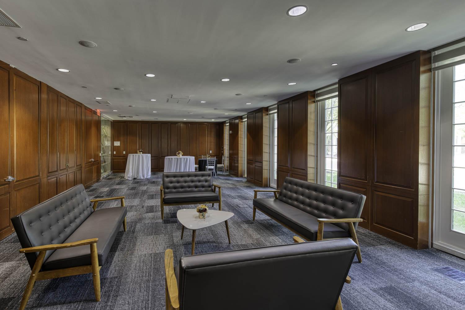Crist Set Reception Style